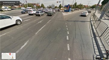 Тут многие мне отвечают мол "Скутерист хотел налево", не налево, а прямо. 
Вот на картинке место аварии, этот перекресток в Краснодаре.
Я не очень понимаю, что мешает, с точки зрения ПДД, проехать этот перекресток прямо? Ну разве что скутер менее 50ти кубов (считай велосипед) должен по ПДД пересекать перекрески по ПП.