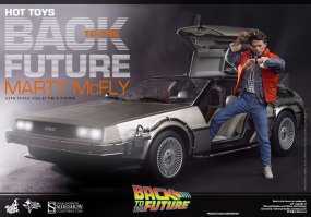 А в первом ряду DeLorean))) В таком поместье как же без него.