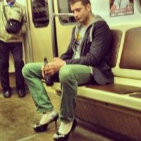 Пацан проспорил :)