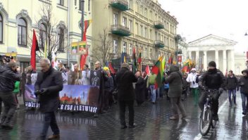 Это называется пропаганда - вот Вильнюс прямо сегодня, можно таких фото накидать сотни.