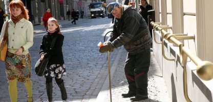 Это называется пропаганда - вот Вильнюс прямо сегодня, можно таких фото накидать сотни.