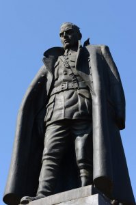 .

В Иркутске уже больше десяти лет стоит целый памятник и никто его не разбивает и не мажет краской.
В Санкт-Петербурге завелась шайка (ОПГ), которые называют себя "православные казаки", которые
присвоили себе "право" крушить, портить  и ломать городское имущество по "религиозным признакам".
.
Жаль, что перспектива привлечения к ответственности по части второй статьи 214 УК РФ 
"Вандализм по мотивам идеологической ненависти или вражды" не  пугает их вовсе.
А на "двушечку" вполне потянет такой вандализм...
.
Получается, что в Иркутске живут более культурные люди, чем жители "культурной столицы".
.