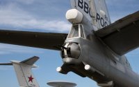 У меня батя на таком летал вот его место в хвосте, стрелок-радист