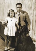 Этот человек не мог убить миллионы людей,конечно ты в это веришь