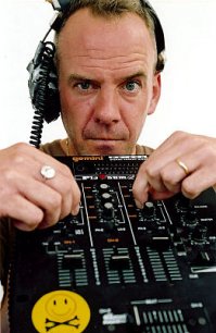 Fatboy Slim (в переводе с англ. — «cтройный жирдяй»), настоящее имя — Квентин Лео Кук, англ. Quentin Leo Cook)