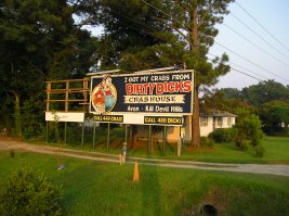 Вот тоже веселый рекламный щит из Северной Каролины. В 2005-м году зафотал.