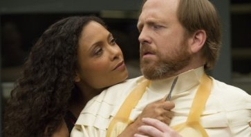 Человек создает все более умные машины ...чем закончится эта игра в Бога? Что , если машины осознают себя и начнут защищать себя? Защищать любой ценой?