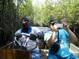 Я (пассажир) сентябрь 2014.Гвинейский залив.Западная африка. Прикольно там было. В супермаркетах троллил местных (громко кашлял взахлеб) . А так как обычно раздуто было все с этой Эболой.В аэропорту правда медики с тепловизором встречали .