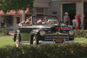 За столько лет, только обратил внимание на такую мелочь... вначале, зеркала квадратные... после - круглые. Похоже после первого заезда под навоз, машину решили сменить)))