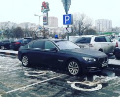 Ничего смешного, инвалид на голову... им можно