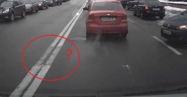 В каком месте там разрыв? Или автор считает разрывом те две потёртости?