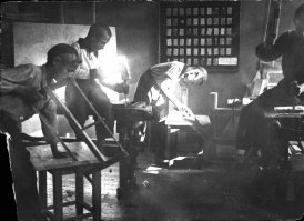 Эх раньше все руками делали!!