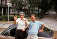 Весёлый очкарик похоже 2 раза попал, только 5 лет между фотками )