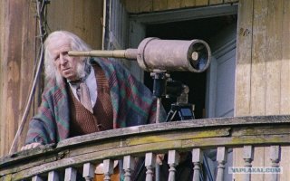 В фильме "Собака Баскервилей" Сергей Мартинсон гениально сыграл роль такого сутяги, мистера Фрэнкленда, отца Лоры Лайонс...