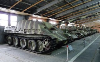 В танковом музее в Кубинке, можно узнать о танках ВСЕ! Восемь здоровенных ангаров с экспонатами! Почти вся танковая история всех стран! Не увидел только современные НАТОвские и дореволюционные 100-тонные бандуры!