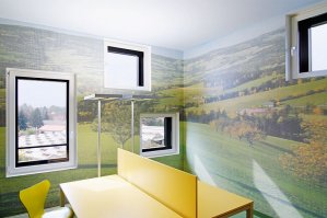 Тоже заметил что интерьера-то нет, вот нашел пару фотографий.