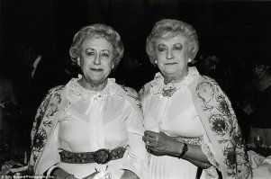 сестры вачовски ?
а,ведь,я на Матрице вырос...