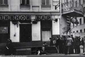 В Столешниковом, Яму закрыли. 
А место было культовым...