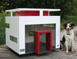 Напоминает большую будку.