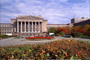 Трина Мерри — художница, «растворяющая» моделей в пейзажах