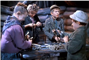 Дети:
Григорий Плоткин — Петя Зубов
Вера Волкова — Маруся Морозова
Лидия Константинова — Надя
Михаил Кулаев — Вася
Олег Анофриев — Петя-дедушка
Людмила Шагалова — Маруся-старушка
Рина Зелёная — Надя-старушка
Савелий Крамаров — Вася-дедушка

Злые волшебники:
Сергей Мартинсон — Прокофий Прокофьевич
Георгий Вицин — Андрей Андреевич
Ирина Мурзаева — Анна Ивановна
Валентина Телегина — Авдотья Петровна
Евгений Соколов — Прокофий Прокофьевич после омоложения
Сергей Карпоносов — Андрей Андреевич после омоложения
Зинаида Кукушкина — Анна Ивановна после омоложения
Татьяна Донценко — Авдотья Петровна после омоложения
 
И у нас есть такой фильм.