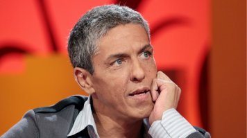 Представляю будущие заголовки типа: "Теперь Сами Насери в России! "
Сначала он значит у себя во Франции Насери, а потом в России??? Не порядочно как то!