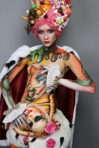 Сразу понятно,что автор поста даже близко не знаком с тем,о чём пишет.И зачем эта страшная мазня из английской газетки?Если есть ежегодные *Невские Берега*