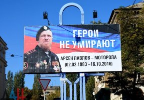 С периодичностью раз в пару суток заходит такой "знаток" и восклицает "Арсений, а не Арсен!"...