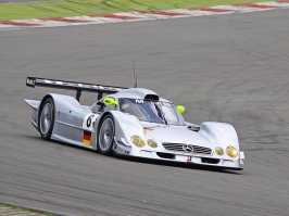 нет. это CLK GTR (на первом фото), созданный для канувшей в лету серии FIA GT, а в Ле-Мане в 1999 году летали CLR (на втором фото)