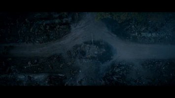 Вот только сегодня утром досмотрел Ярость.
Типичный холливуд.
За весь последний бой миллион раз показали, как сс-овцы бегут за танк (в том числе и с фаустпатронами) уже после гибели стрелка курсового пулемета. Но, несмотря на физическое отсутствие вооружения в корме танка, продолжают штабелями умирать. И эти штабеля нам еще показывают в последнем кадре (даже скрин приложу) 
Так же убил кадр с наездом на голову немца, сидящего в окопе. Да вообще по всему фильму кажется, что режиссер считает сс-овцем, практически элиту гитлеровских войск, откровенными баранами, которые даже сидя в окопе не додумались увернуть голову от узкой 40см гусеницы Шермана.
Вроде эффектный фильм, даже танковые сражения с орудийными попаданиями похожи на правду, но именно из-за авторской линии "немец - баран, прущий толпами с рогаткой на пулемет" ощущения после просмотра неприятные.
С таким тупым врагом Бред Пит и "Пулемет" не кажутся героями, коими их хотел показать автор! Таких немцев, простите, и баба с вилами остановит. Ну а как иначе, если 200-300 солдат не могут попасть в подсвеченного человека на стационарном танке, а он НЕГЛЯДЯ почти каждой очередью отрывает конечности толпе фрицев.
Ну и прочие длинные речи ГГ перед смертью после нескольких ранений, гранаты, которые когда надо взрываются сразу, а когда не надо дают время и из танка вылезти, и подумать, и поговорить...
Короче, типичная холливудская компьютерная игра.
ЗЫ: Все выше чисто МОЕ ЛИЧНОЕ МНЕНИЕ! Я не стремлюсь его навязать и ни в коем случае не оправдываю немцев, упаси господь!