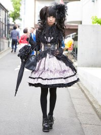 Модные персонажи на улицах Токио