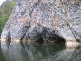 Вам нужно фоток? Их есть у меня!)
3 раза сплавлялся по Белой. Очень красиво, фотки не передадут, но все же...