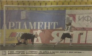 Худший промах всех времён? Сербский футболист промахнулся с нескольких сантиметров