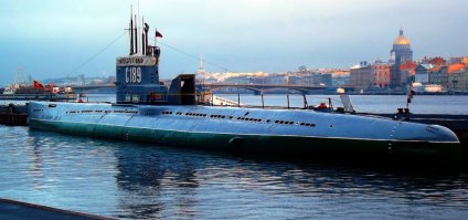 Одна на суше, одна на Неве