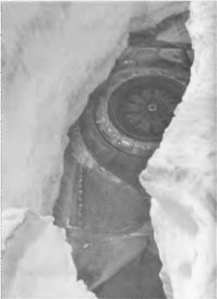 А в Китае их закидали землёй, чтоб не отсвечивать своим единым с нами прошлым. 
Пирамиды - защита от виман.  Виманой управлял специально обученный человек, он её фактически толкал силой мысли.  Пирамида создаёт направленный луч травмирующий нервную систему таких лётчиков. Лётчик получал шок, тарелка падала.