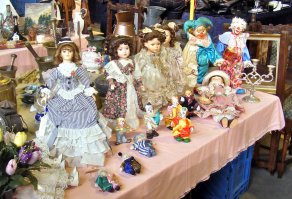 Куклы: Бельгия, Голландия. У продавщицы было около 5000 кукол старинных...