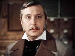 ... Вся эта история стала известна, и, представьте, из моей древней фамилии Мерзляев как-то сама собой исчезла буква "л". Так что теперь я и мои потомки именуемся М...  М-м..., простите не могу!