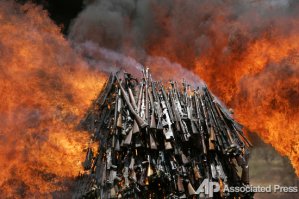 Здесь тоже тупо огня добавили, увеличили в размерах?