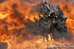 Здесь тоже тупо огня добавили, увеличили в размерах?