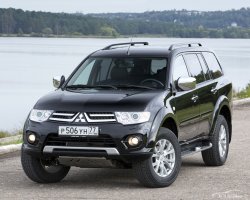 Упс.
Второй у меня. Второй, но рестайловый. Калужский.
А у знакомца первый. Таец.
И мой и его на ручке.

А последний, который третий, я как в салоне увидел, рука к лицу так и потянулась.

Мой почти такой, только уши черные: