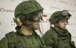 И как в этой красоте воевать ? Только красоваться перед даммами или на параде ! Сколько понадобилось веков ,чтобы найти , казлось бы простое :