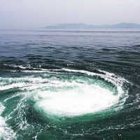 Фото Мальстрёма больше похоже на слив грязной воды в унитазе. 
Есть же нормальные!