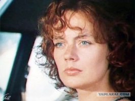Фильм-"Мираж",актриса-Мирдза Мартинсоне,роман-"Весь мир в кармане".