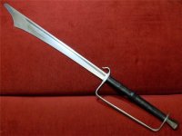 Вопрос к автору...

1 Фальчион (фальшион), это палаш, сабля или меч?