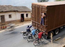 наши бы за хвост самолёта держались в полёте