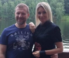 хорошая попытка, троли, но .... вот захарова с мужем