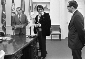 Элвис с Никсоном тусуют в овальном кабинете