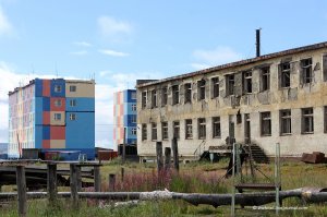 Ну тут полуправда.
Угольные Копи опустели в той части, где квартировались военные части. Отдельная часть поселка выделилась в поселок Первомайский или Угольные Копи-3.