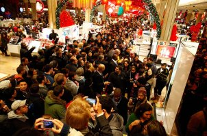 какое красивое мужское имя -Лиза!  но фанни каплан мне нравилось больше!

P.S. фаня как всегда опозорился - на западе и сейчас очереди , которые СССР 30 лет назад и не снились -например очередь безработных в центр занятости