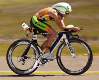 Да да да! Я наслушался такого вдоволь за 12 лет занятия мтб. У нас не каждый серьёзно занимающийся шоссер/рандоннер 40 может по идеальному асфальту без перепадов высот держать, а тут "диван" на СПУТНИКЕ 40 ПО ГОРОДУ! ААА! 
А можно ещё до 50 разогнаться, когда на диване перед компом сидишь и пивко порошковое попиваешь!
Откуда только вы, "диваны", только берётесь?
Вот рассмотрим первый попавшийся заезд шоссейного клуба (шоссейного, Карл, клуба, Карл, не "диванов на Спутнике"!!!)

И что мы видим, на расстоянии 7,1км профи шоссеры смогли держать 34,1-37,3км/ч. Всего 7 км, всего 11,5 минут! На шоссере, Карл, по идеальному асфальту и без ветра!

Как я ненавижу 3,14здаболов!